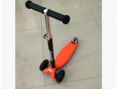 儿童米高滑板三轮铁四轮爬爬虫脚踏儿童折叠滑板车图1