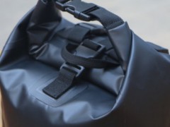 户外用品 防水双肩背包 防水包 PVC双肩防水袋 带反光条 防水桶包图2