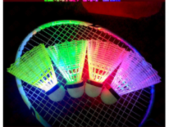 4只装 耐打尼龙LED发光羽毛球 泡沫球头 七彩夜光羽毛球厂家直销图1