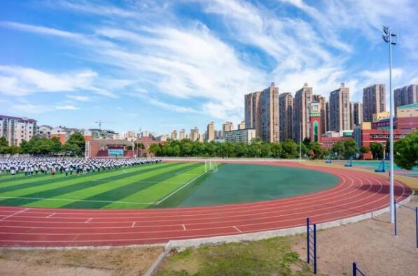 休闲锻炼场地匮乏，学校体育场馆向社会开放？