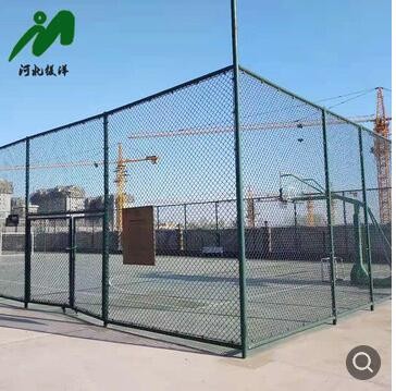 足球体育场勾花网护栏蓝球场围网 全封闭铁丝足球场围栏防护网图2