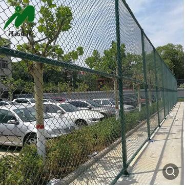 足球体育场勾花网护栏蓝球场围网 全封闭铁丝足球场围栏防护网图3