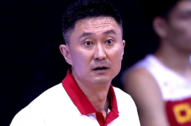 篮球专家点评中国男篮：勇猛有余，智慧不足！以小打大，自废武功