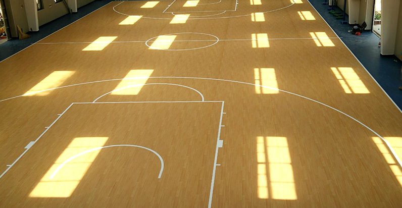 业余篮球运动场馆4.5mm橡木纹PVC运动地板耐磨防滑可批发